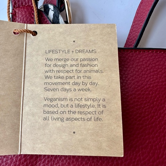 ⚡️⚡️❤️❤️Seven Days vegan leather red bag. NWT. 2 pieces. Make up bag included. - Picture 5 of 13